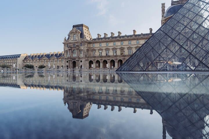 Louvre Museum Masterpieces Guided Tour with Access